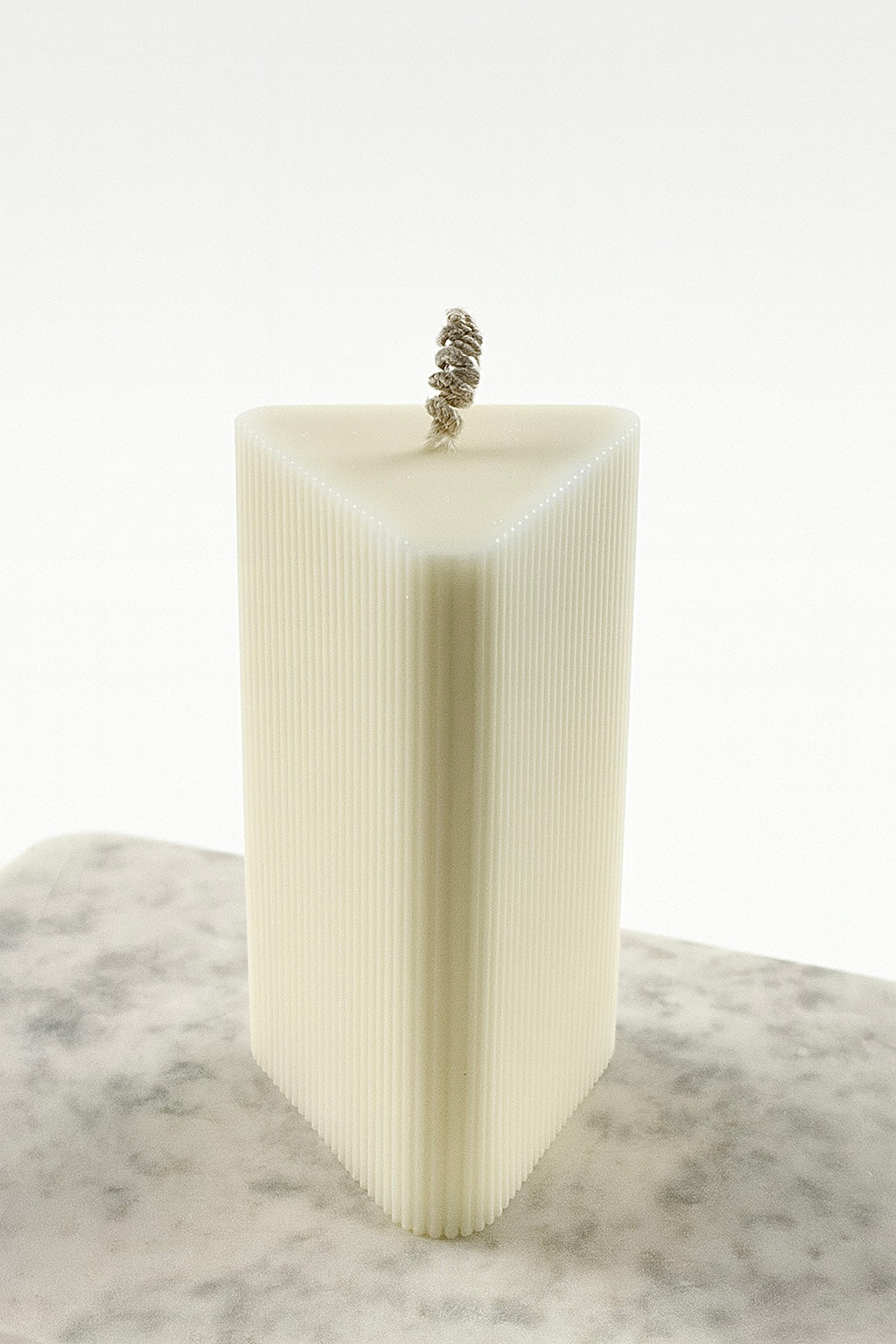Bougie Linéa aux lignes géométriques minimalistes, cire de soja végétale
