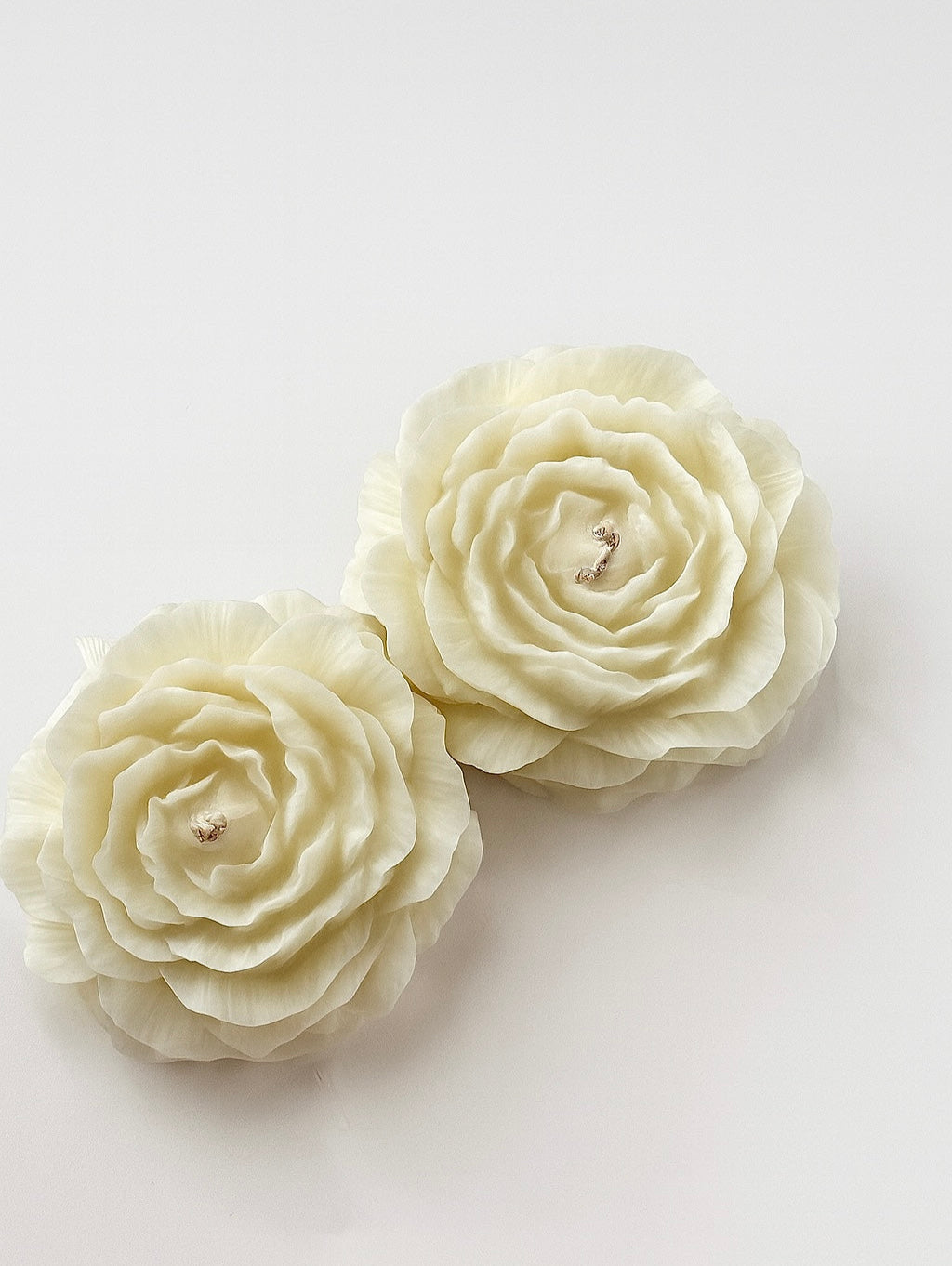 Bougie Rosea aux tons rosés délicats, cire de soja naturelle