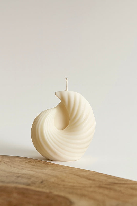 Bougie Whisper Wave aux ondulations sculptées, cire de soja végétale