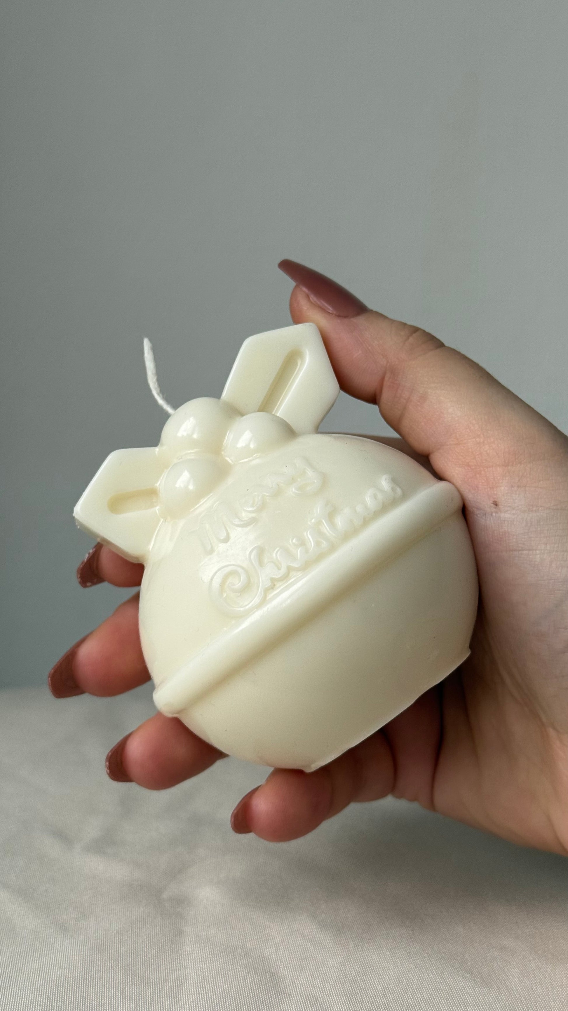 Bougie ronde Snowball en cire de soja blanche, design minimaliste