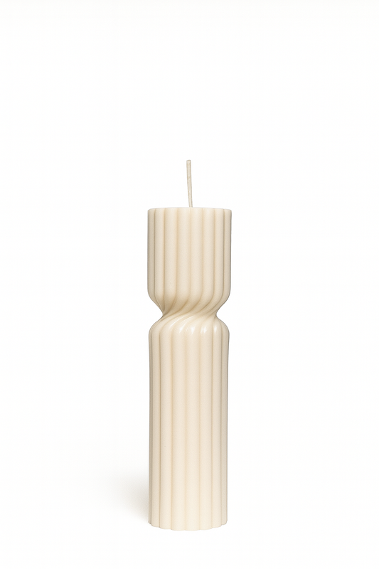 Bougie colonne Twist avec motif torsadé sculpté, cire de soja végétale